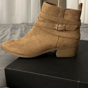 Women’s tan bootie